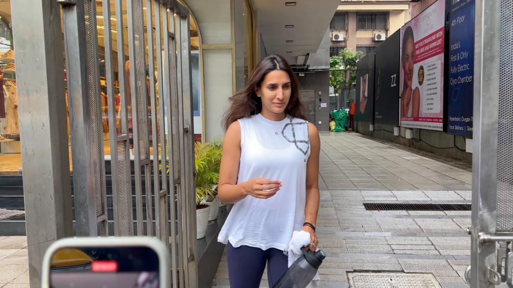 pragya-kapoor-was-snapped-at-the-gym-in-bandra-keeping-her-fitness-game-strong